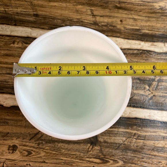 Milk Glass vase Harvest Grape pattern - Picture 11 of 12